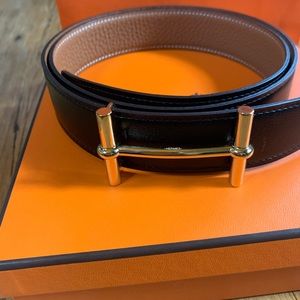 Hermès reversible belt.